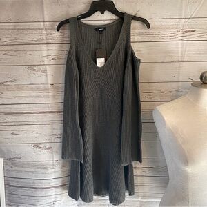 Very J cold shoulder sweater dress in gray size medium NWT